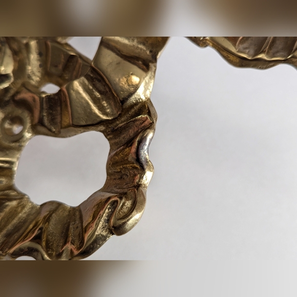 Large Vintage Solid Brass Bow Design Wall Hook Made in Taiwan Cottagecore Cute - Picture 11 of 14